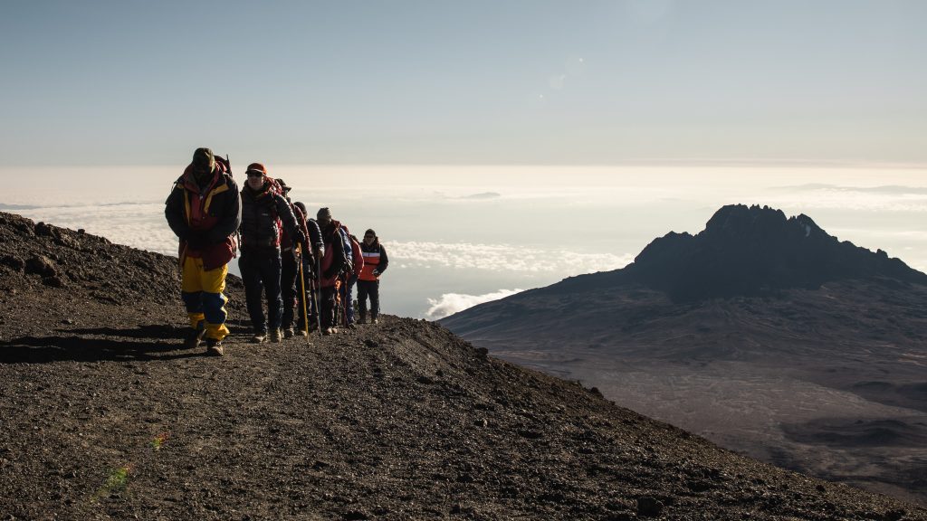 Bij Duisenburgh hebben we de drive om te verbeteren en de top te bereiken. Op werkgebied, maar ook letterlijk. Daarom heeft Frank van Daal in november 2021 de Kilimanjaro beklommen!
